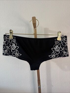 Hurley Black with white floral Boyshort Swim Bottoms-MEDIUM- NWT